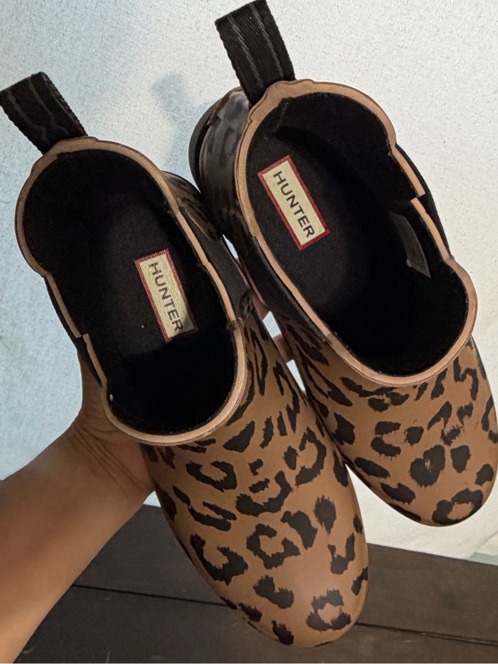 🍎BACK TO SCHOOL SALE🍎 Hunter Leopard Print Chelsea Rain Boots - Brown and Black - Picture 5 of 7
